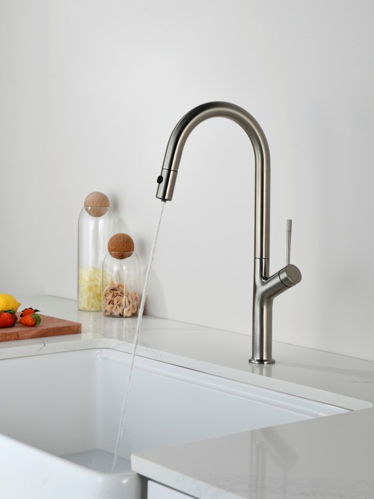 Смеситель для кухни AQUAme Cucina с выдвижным изливом AQM9905BN